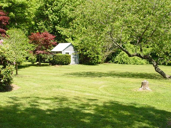 1/2 acre manicured level lot