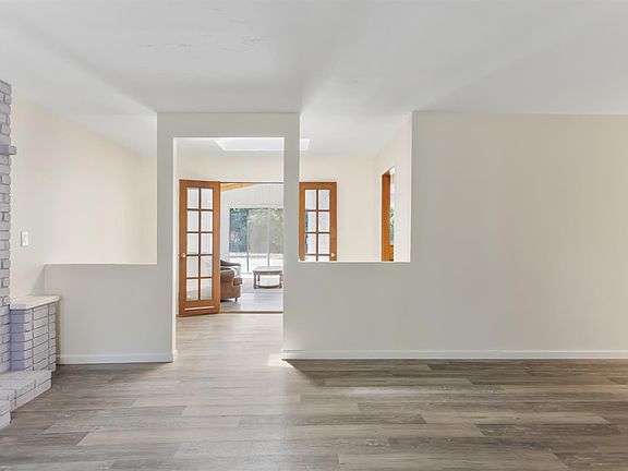 5th image of 849 Brentwood Ave