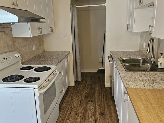 5th image of 4220 Castle Rd #H