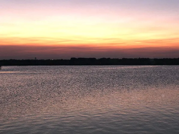 4810 Bayou Ln, Hitchcock, TX 77563