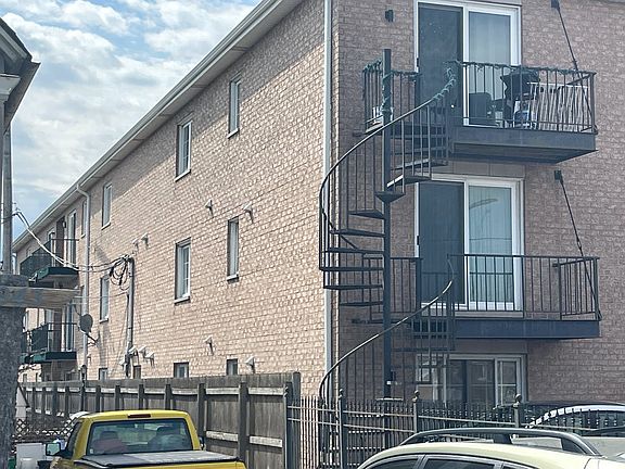 3rd image of 6047 S Archer Ave Unit 2A