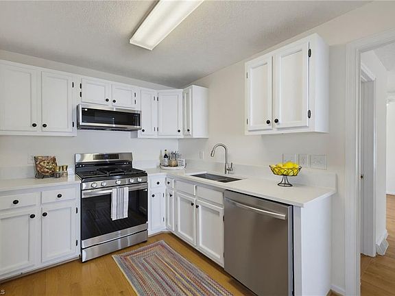 3rd image of 1008 W Northwood St