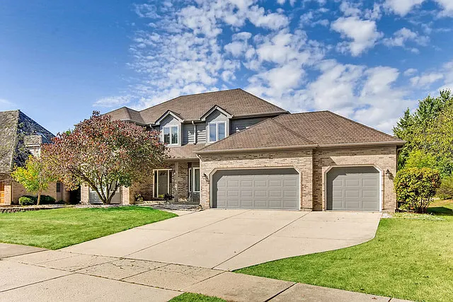 3930 Broadmoor Cir photo 1