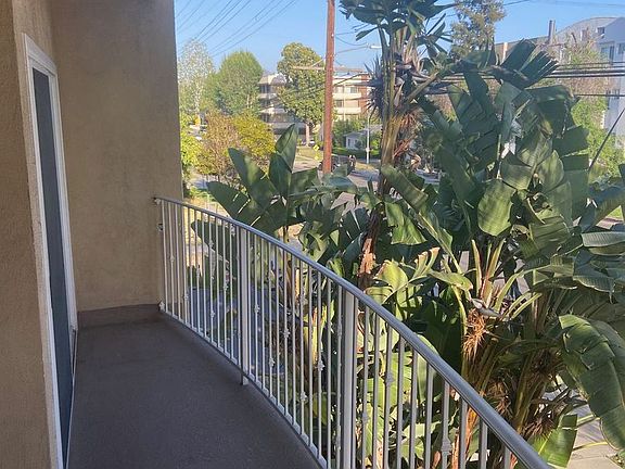 2nd image of 12231 Moorpark St APT 5