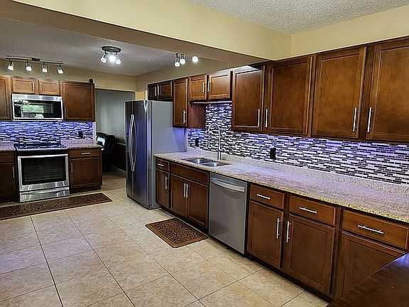 4th image of 11801 Lake Susan Ct