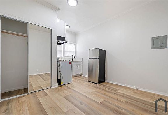 5th image of 2622 Brighton Ave APT 4