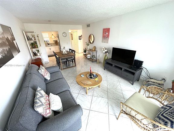 4th image of 2931 E Sunrise Lakes Dr #207