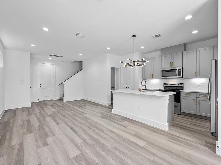 417 Thornton Rd — Photo 9