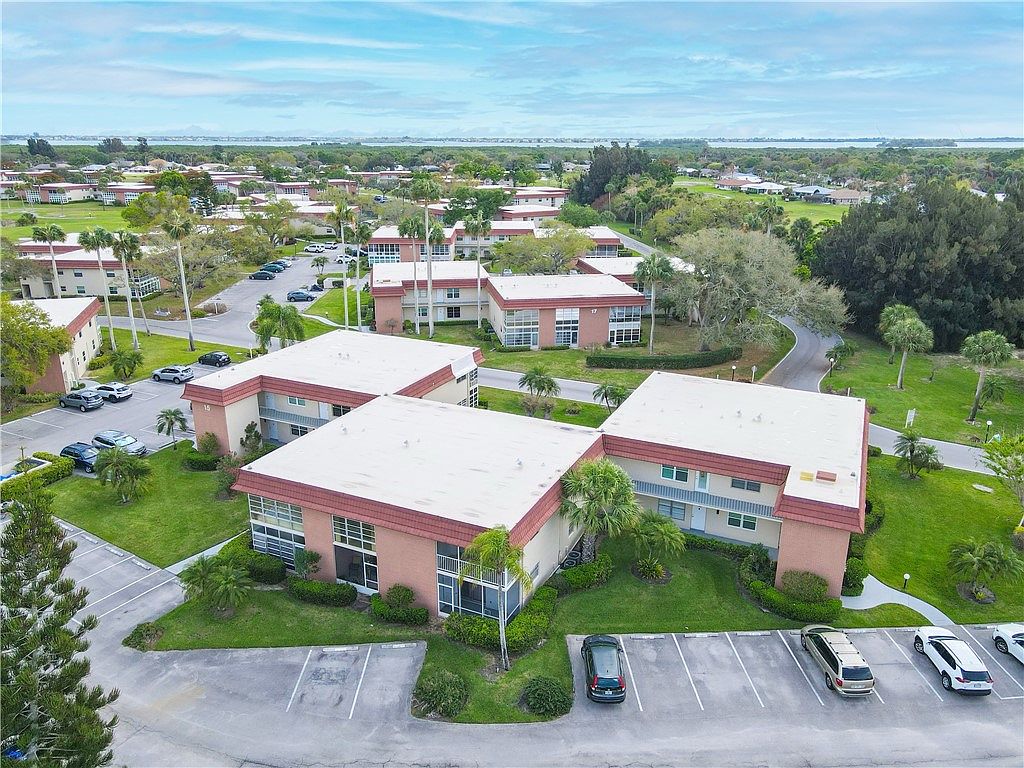 15 Vista Palm Ln APT 102