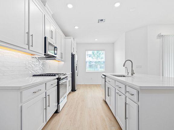 5th image of 4636 Almada Ln