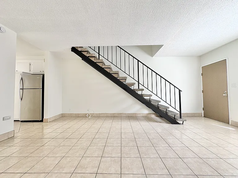 647 Olive Ave — Photo 4