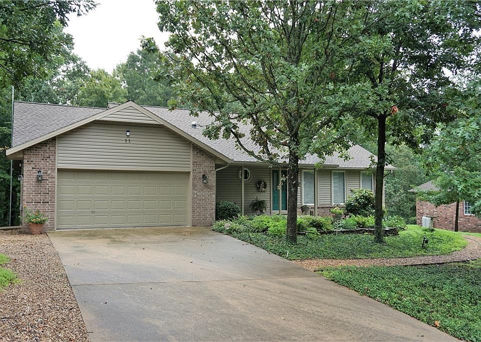 1st image of 11 Thackery Ln