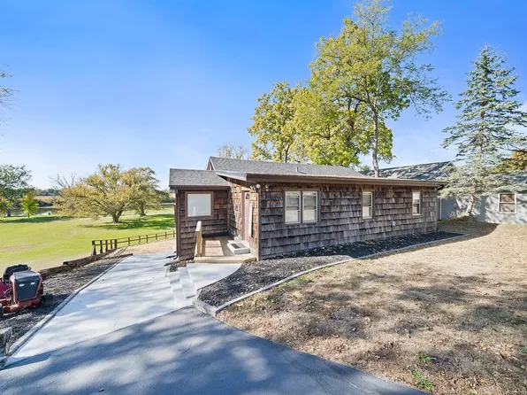 10128 Sunset Dr, Roscoe, IL 61073