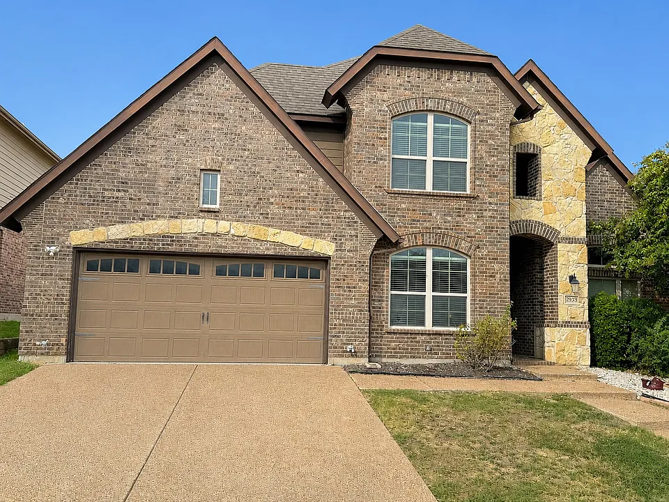 2933 Softwood Cir