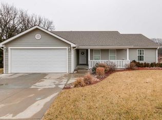115 Hunter Dr, Manhattan, KS 66503