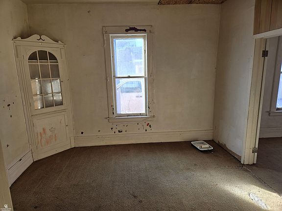 4th image of 202 S Main St