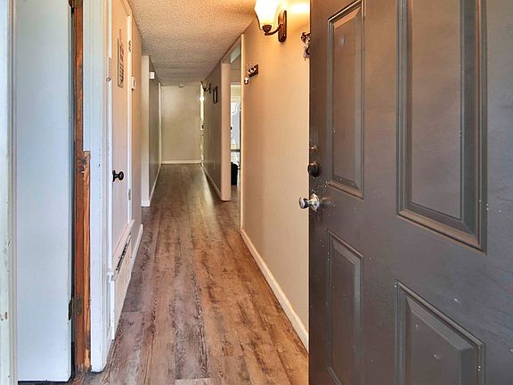 4th image of 908 Clement Rd