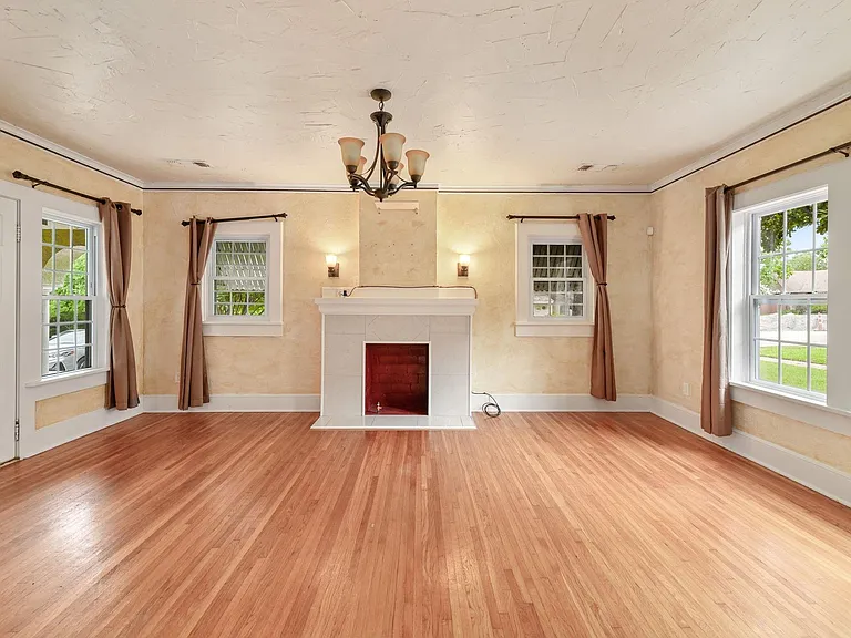 3409 Rogers Ave — Photo 4