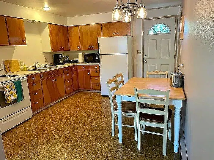 3 bed, 2.0 bath, $2,195 — Photo 4