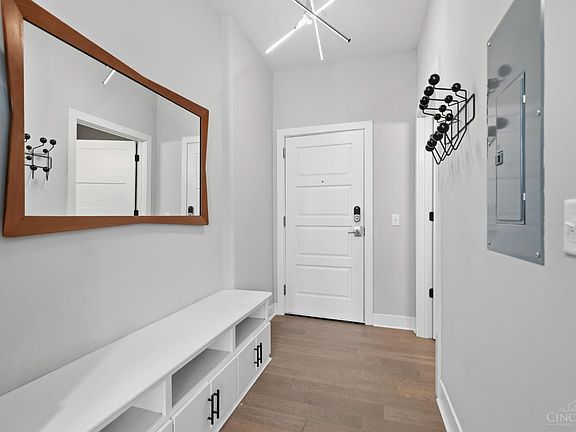 3rd image of 411 Plum St #303