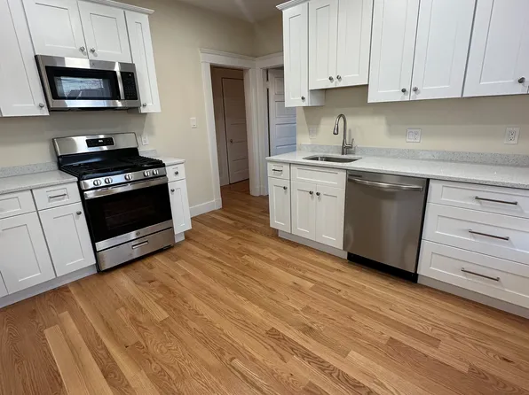 10 Moore St #3, Somerville, MA 02144