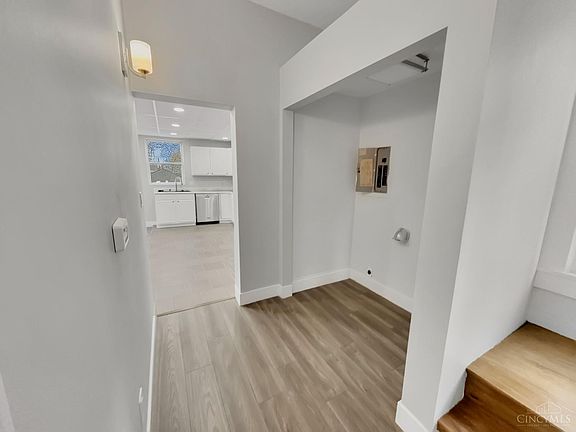 2nd image of 626 E Ross Ave