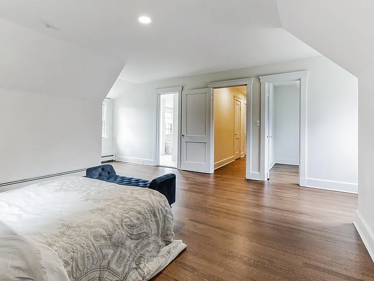60 Maple Ave — Photo 18