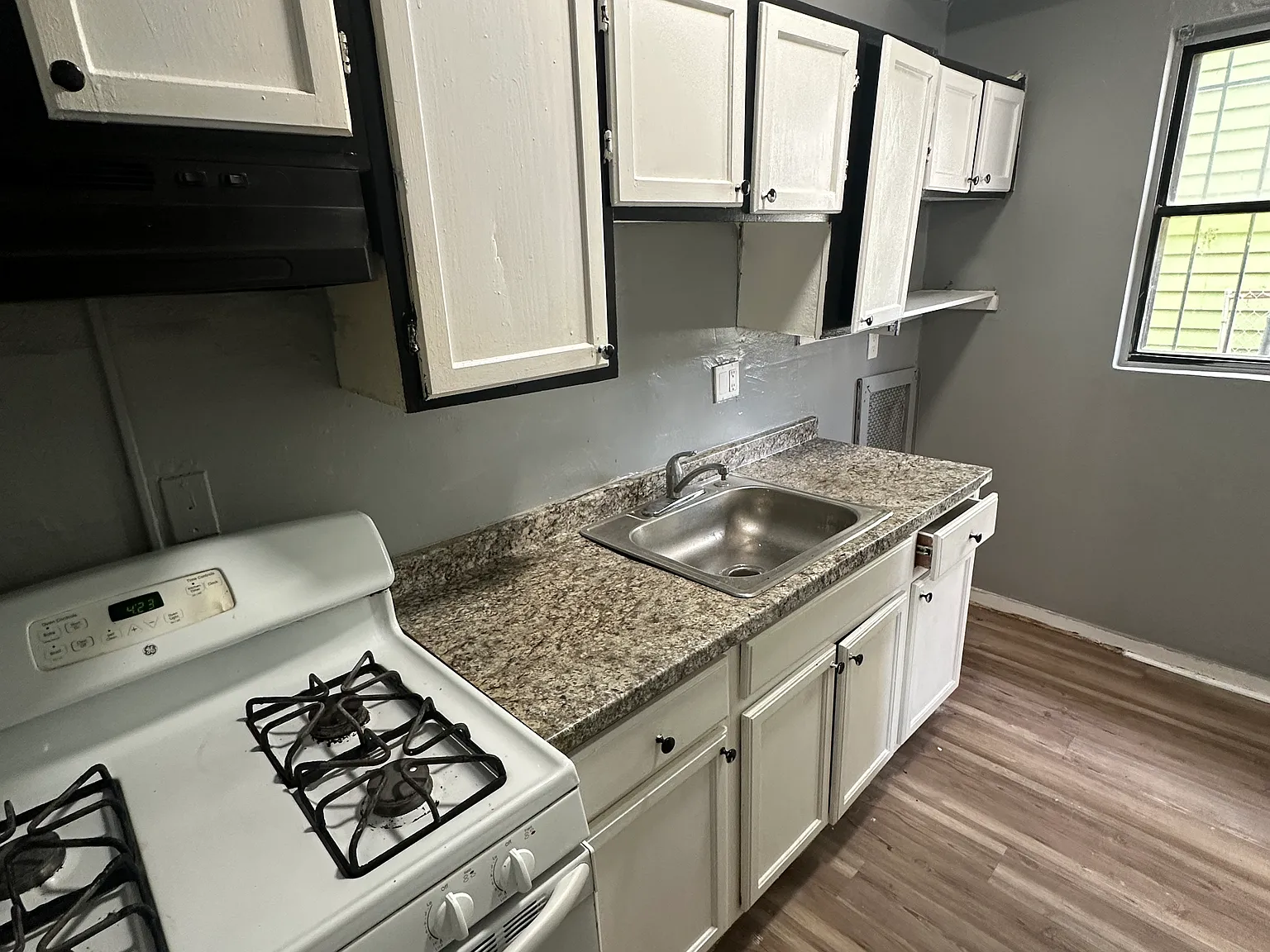 1 bed, 700 sqft, $1,049 — Photo 3