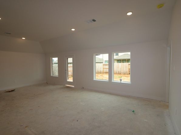 270 Mountain Knolls Ln, Willis, TX 77378