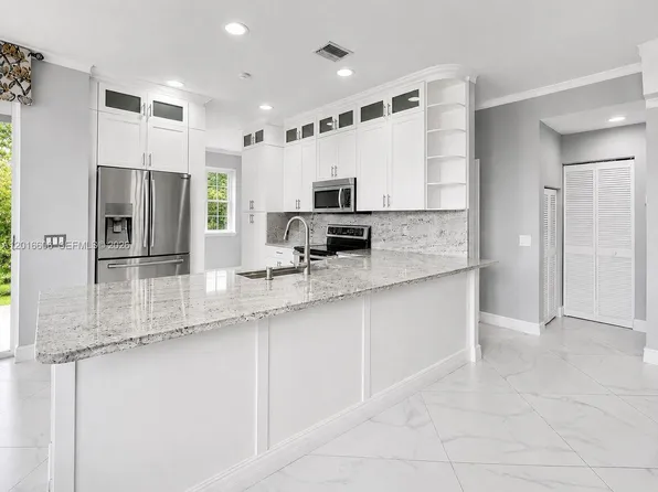 963 Falling Water Rd, Weston, FL 33326