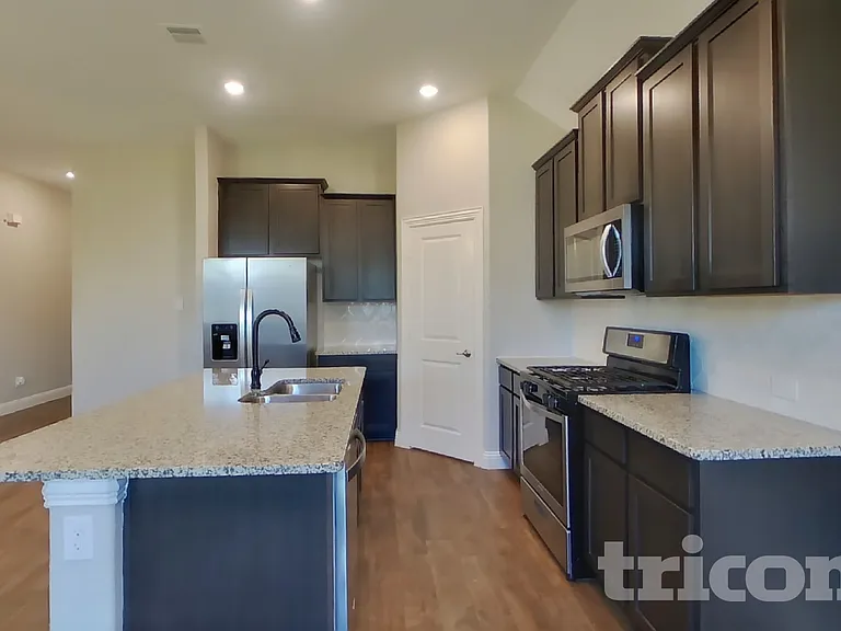 11201 Klondike Ln — Photo 5