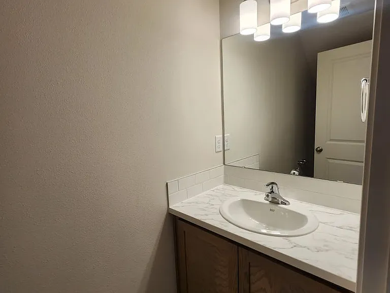 918 SE Starview Ave — Photo 4