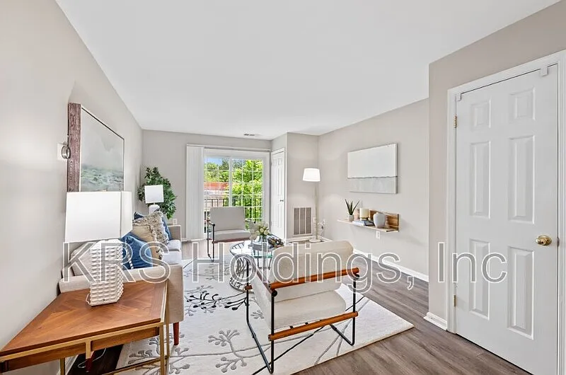2 bed, 1.0 bath, 976 sqft, $2,695 — Photo 3