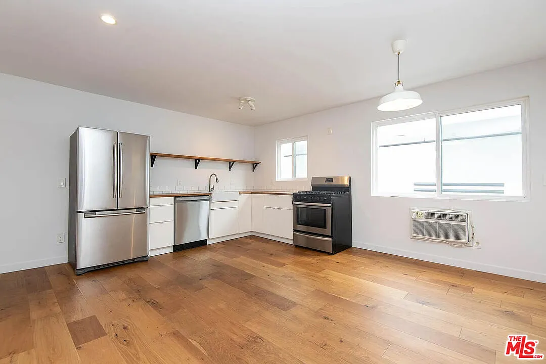 2 bed, 2.0 bath, 1000 sqft, $3,050 — Photo 1