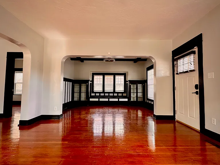 23 Rose Ave — Photo 9