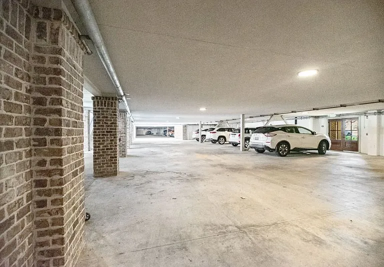117 Gascoigne Ave #206 — Photo 2