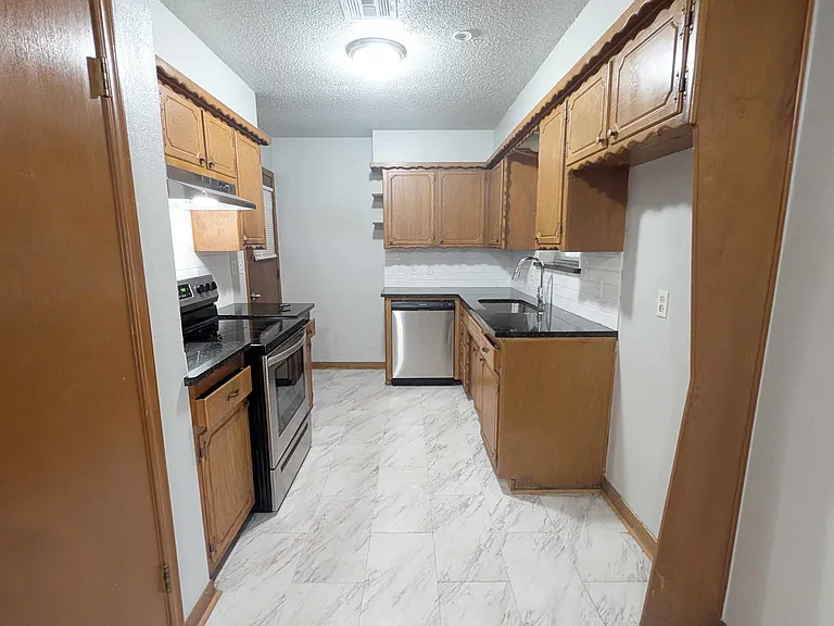 1915 S Jensen Ave — Photo 5