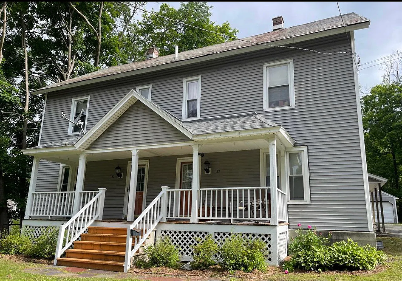 3 bed, 1.5 bath, 700 sqft, $2,000 — Photo 1
