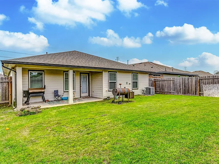 1731 William Scott St — Photo 33