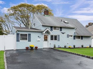 97 Hardy Ln, Westbury, NY 11590