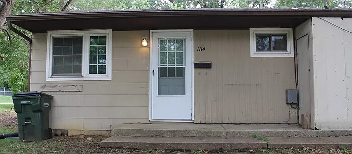 2 bed, 1.0 bath, $1,075 — Photo 1
