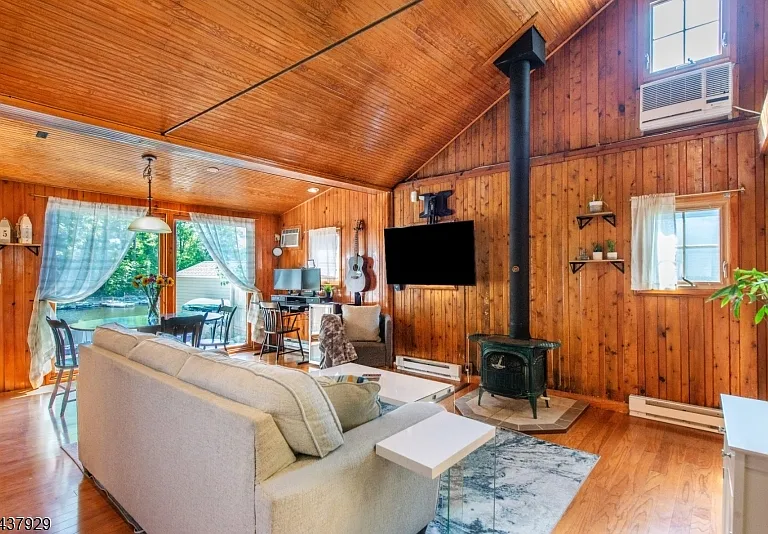 5 Sewell Rd W — Photo 4