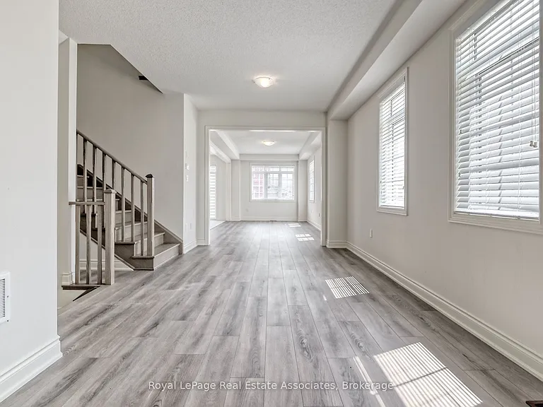 34 Attwater Dr E — Photo 9