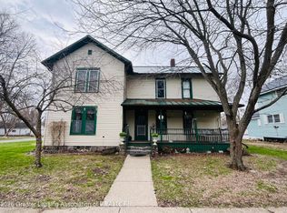 132 E Washington St, Maple Rapids, MI 48853