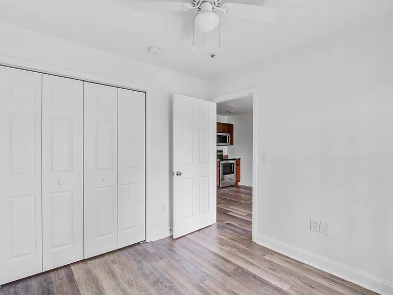 Hemingway Apartments — Photo 11