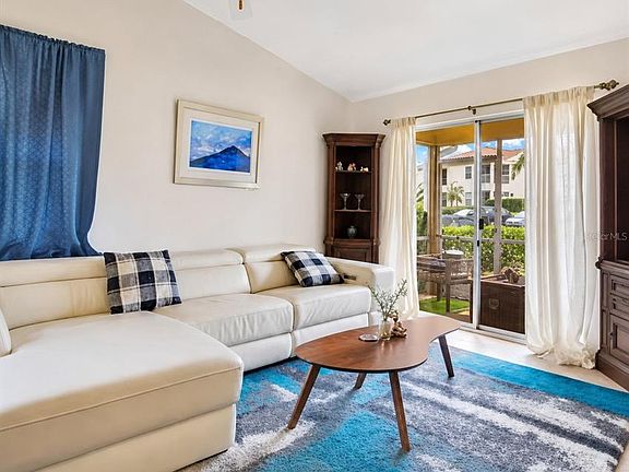 2nd image of 3200 QUEEN PALMS COURT