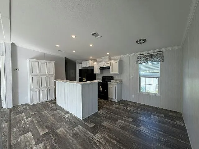 3 bed, 2.0 bath, 1120 sqft, $2,175 — Photo 2