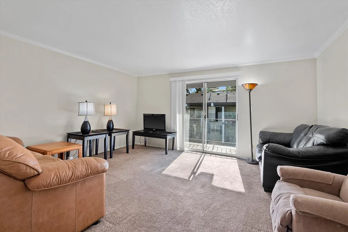 4 bed, 1344 sqft, $525 — Photo 2