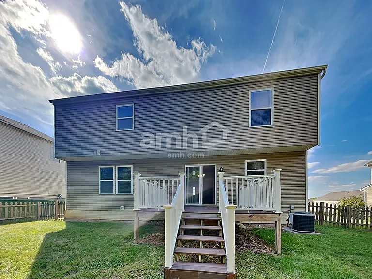 320 Abbey Ave — Photo 17