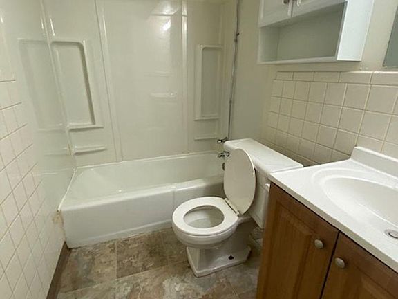 3rd image of 311 S Jefferson St APT 9